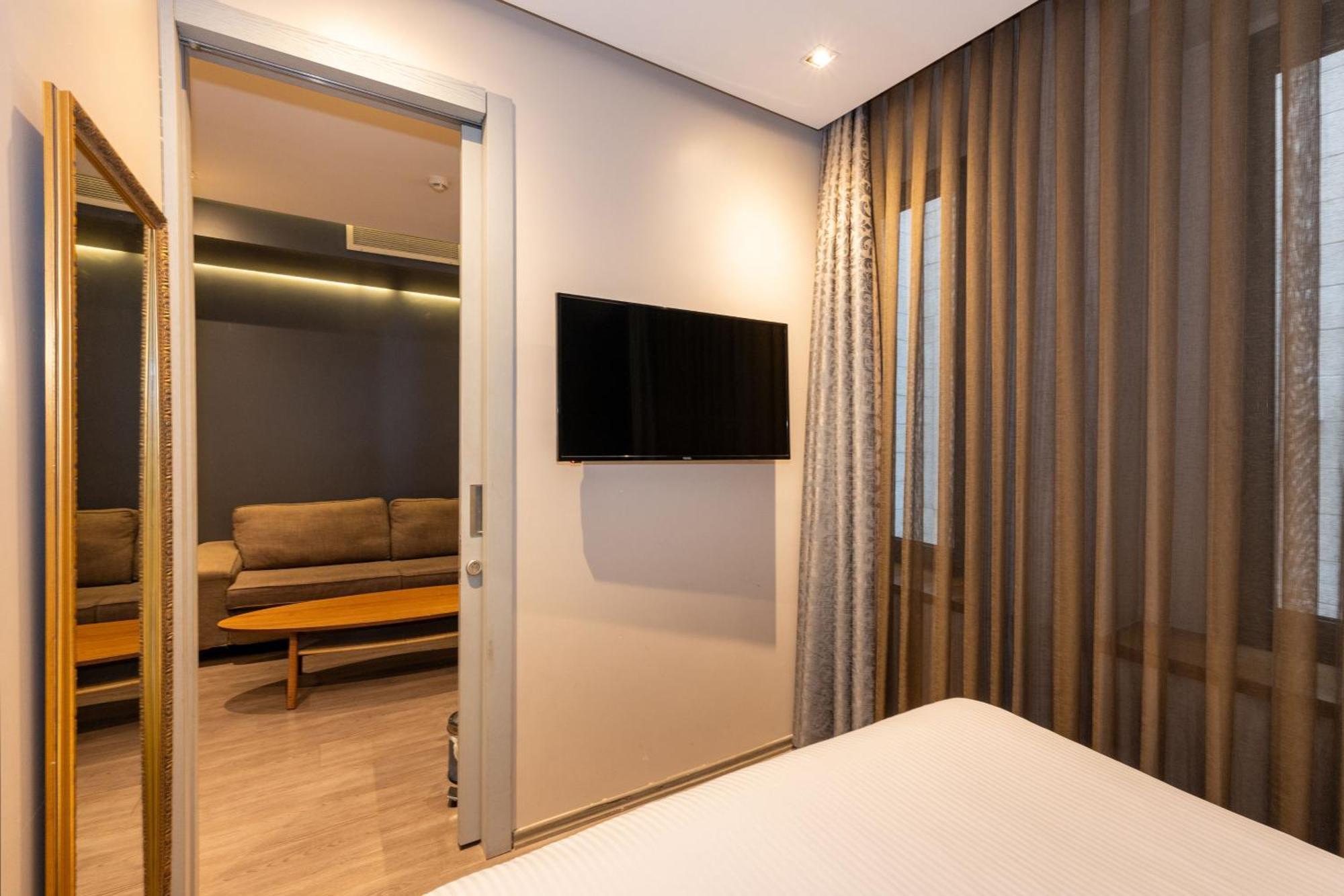 Pera Tulip & Hotel