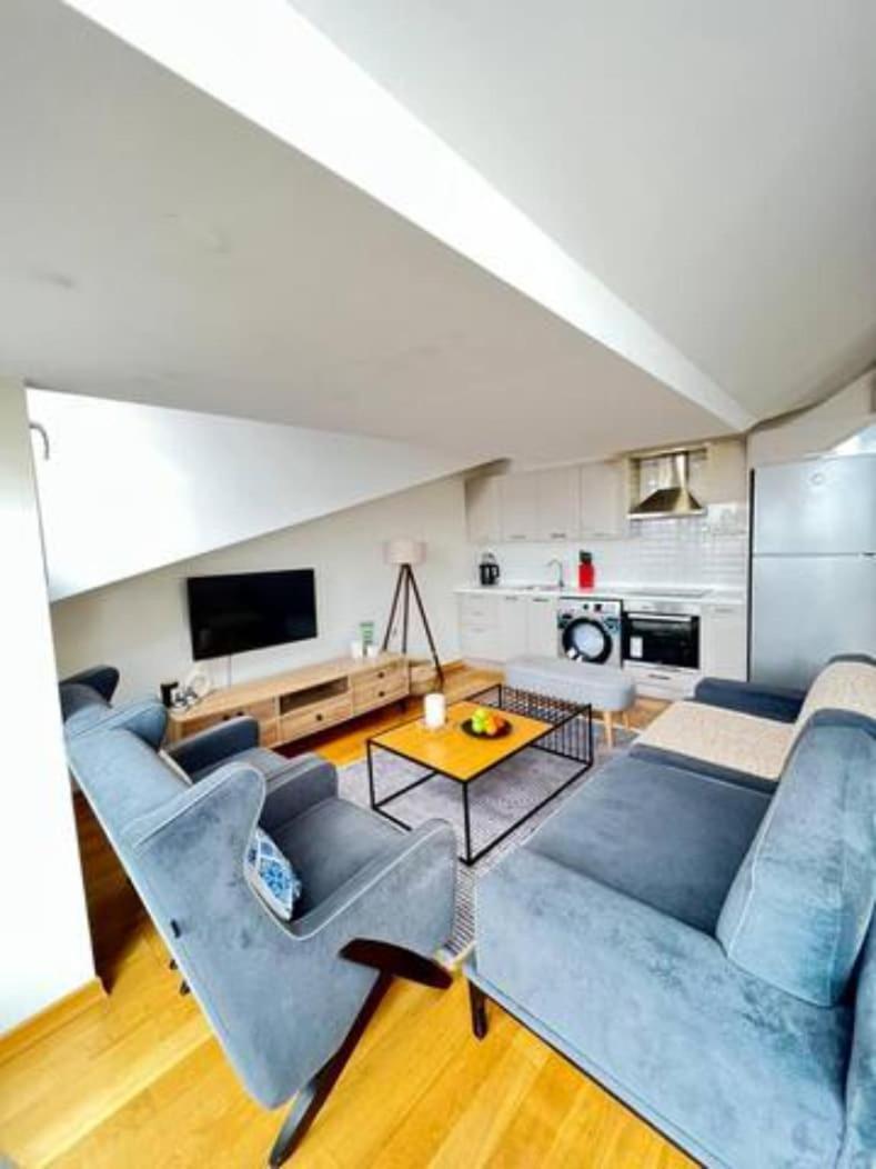 Wonder Homes - Cozy Penthouse, Terrace, Taksim Mete 16 Apartment