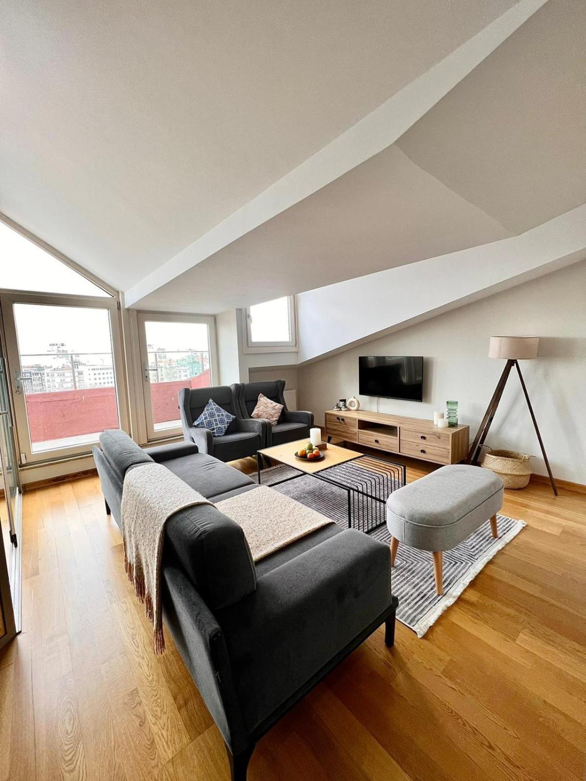Wonder Homes - Cozy Penthouse, Terrace, Taksim Mete 16 Apartment *