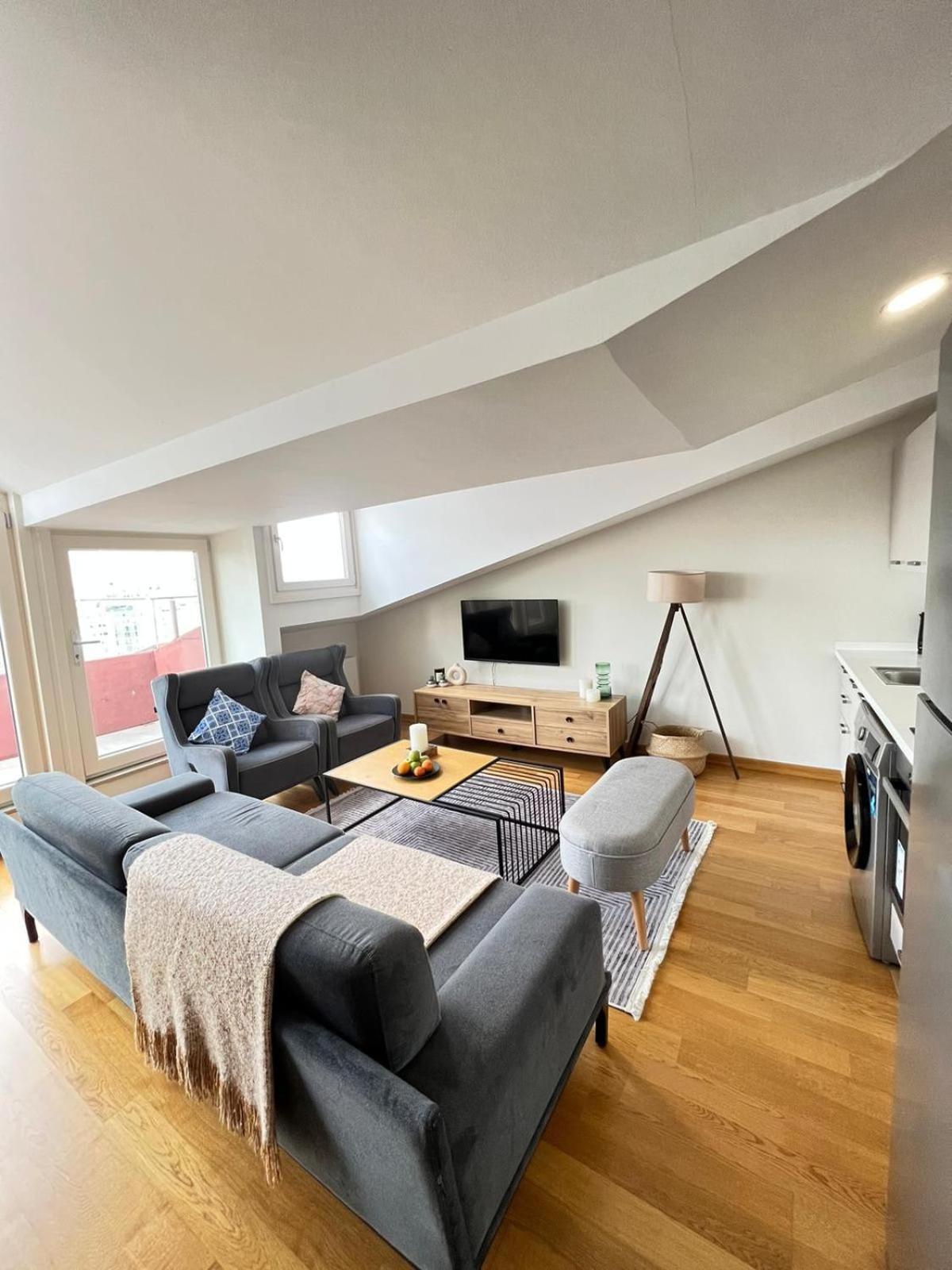 Wonder Homes - Cozy Penthouse, Terrace, Taksim Mete 16 Apartment *