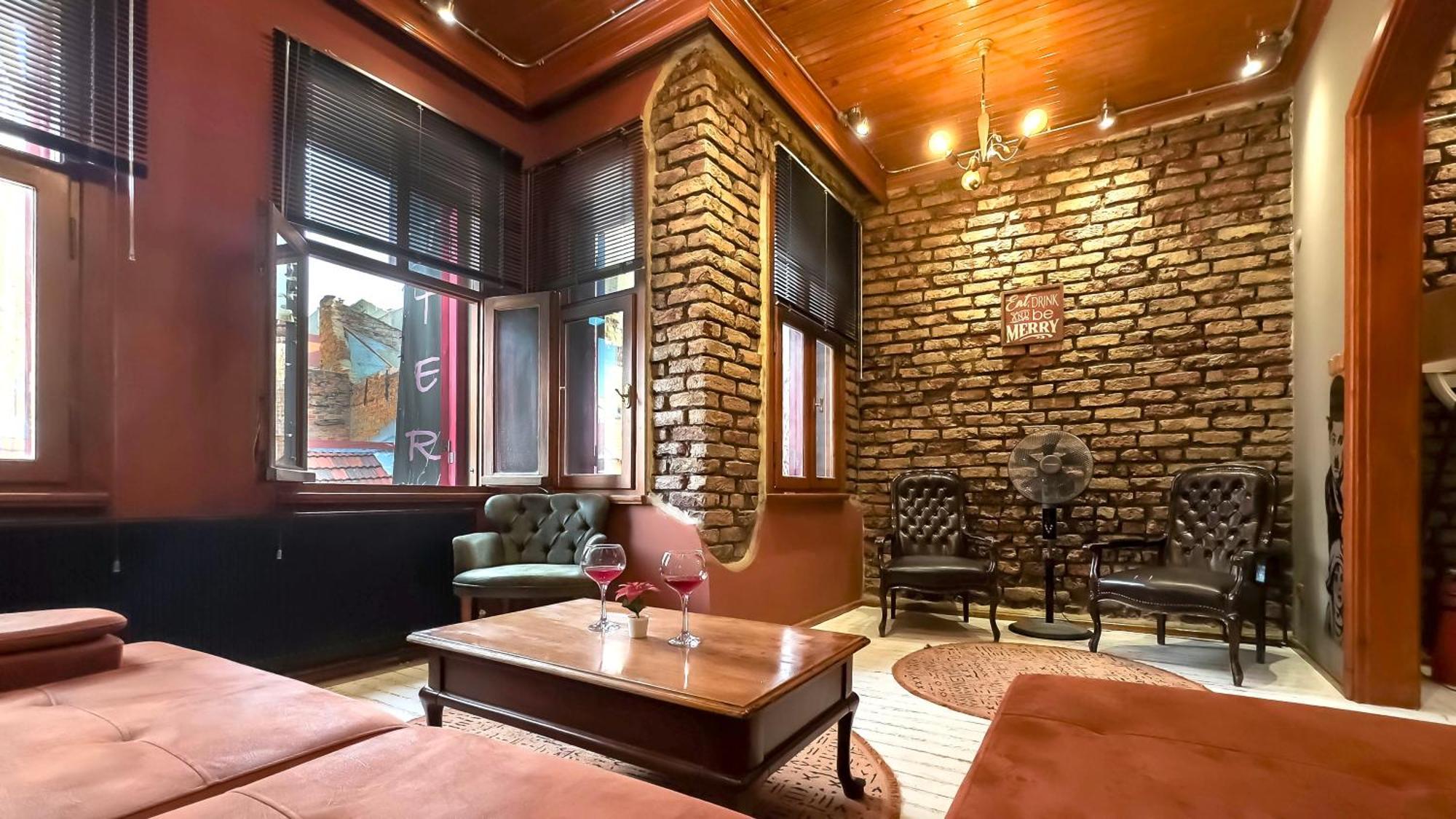 Dream House Apartment