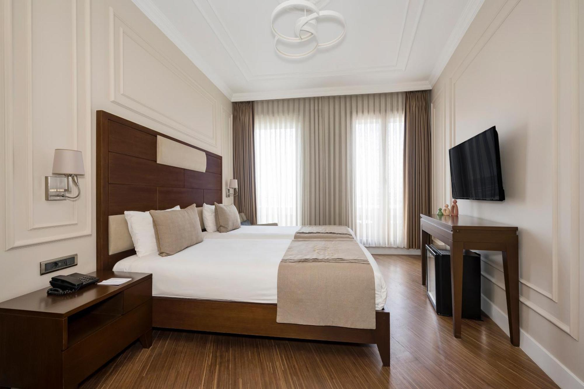 Continental Pera 4*