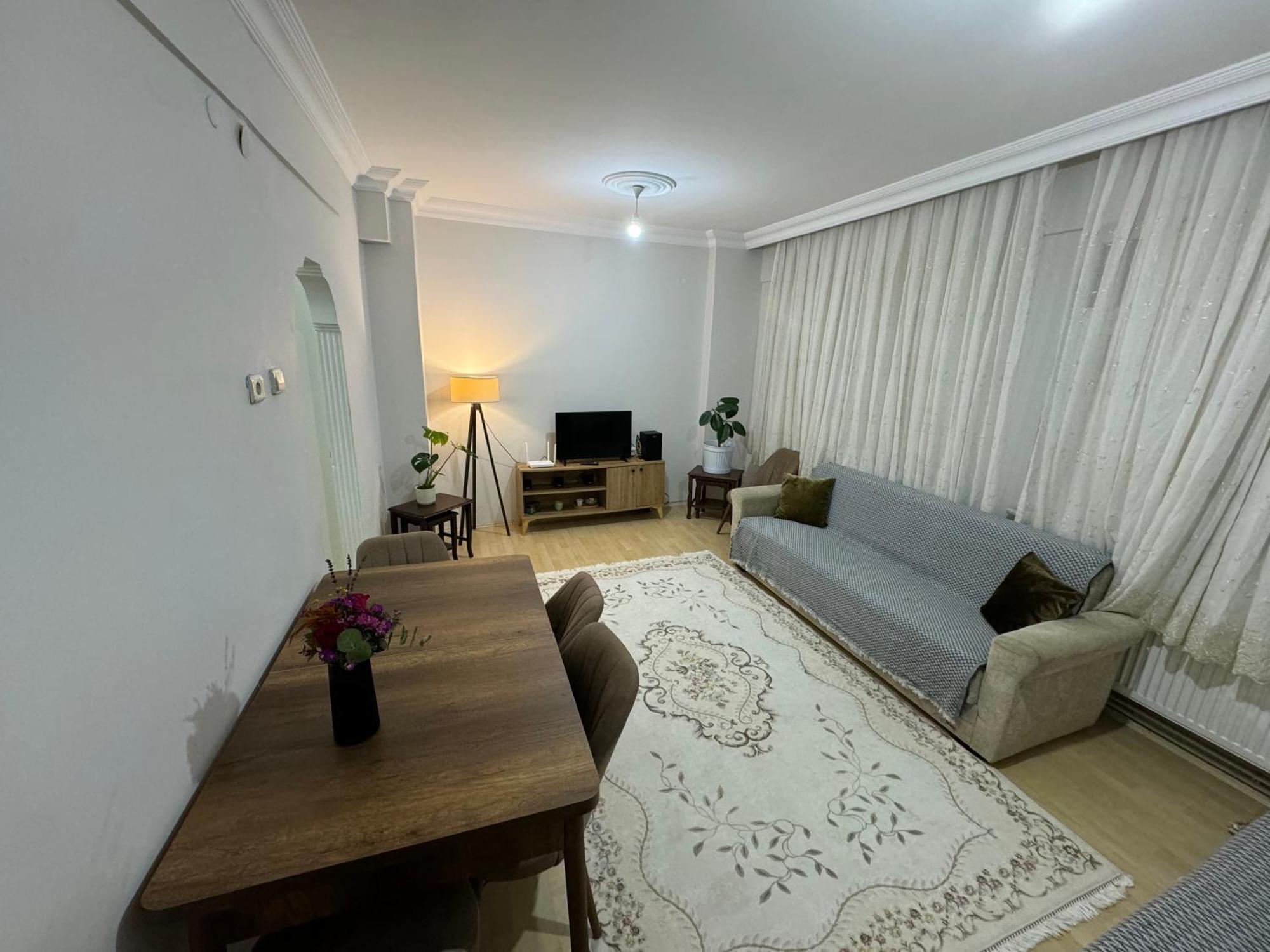 Great Location And Cozy House! Apartment