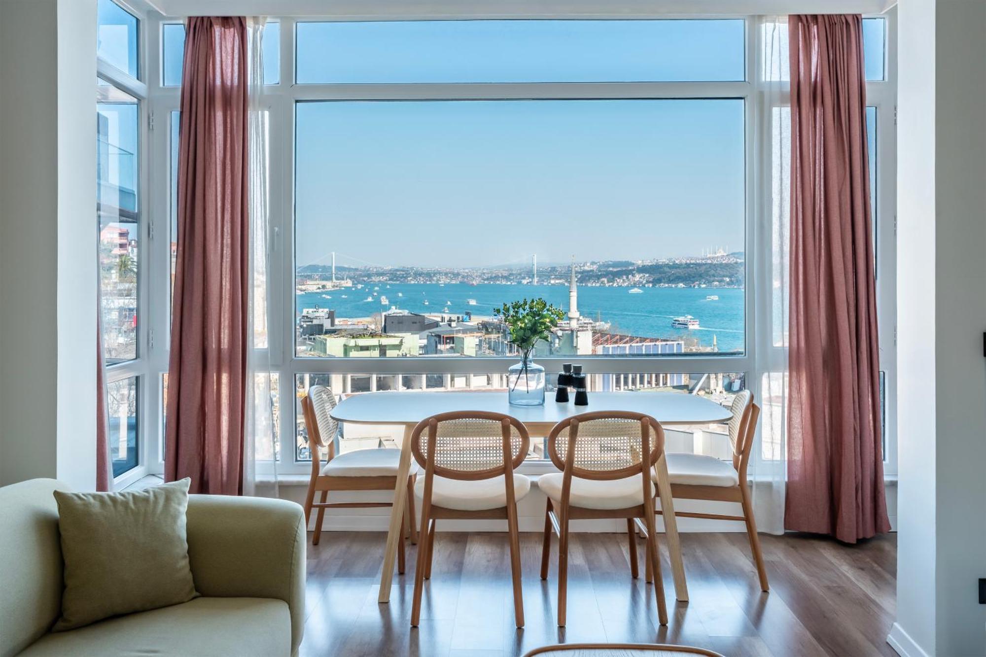 Beyond The Bosphorus #5 Daire