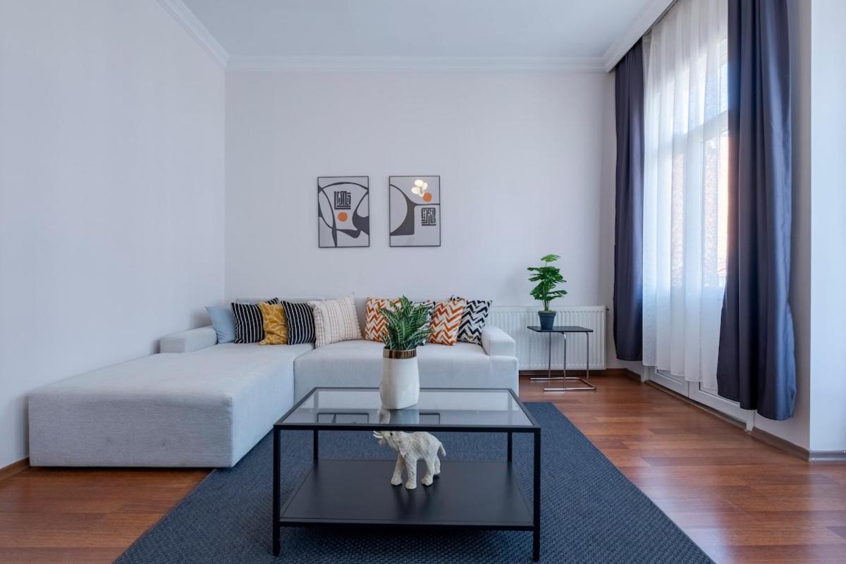 High-ceiling Three-bedroom *