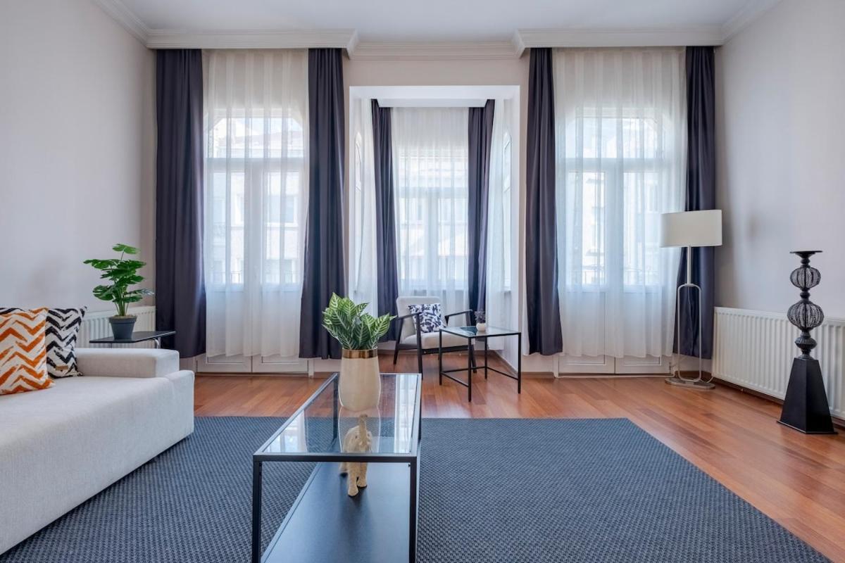 High-ceiling Three-bedroom *