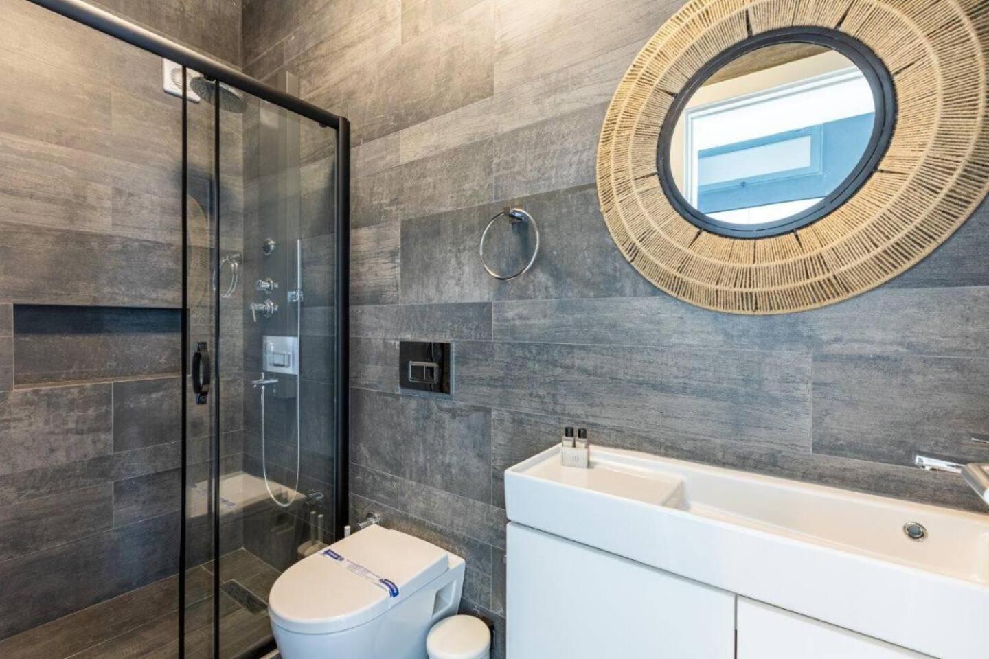 Airy W Stunning Views Private Patio #362 Daire