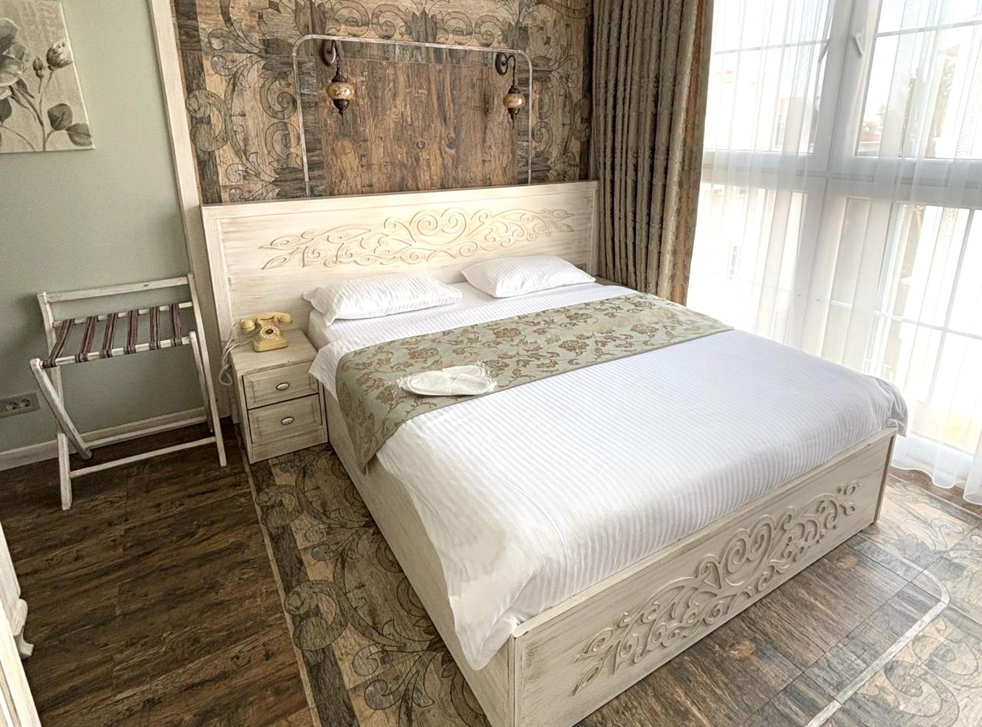 Elegance Hotel