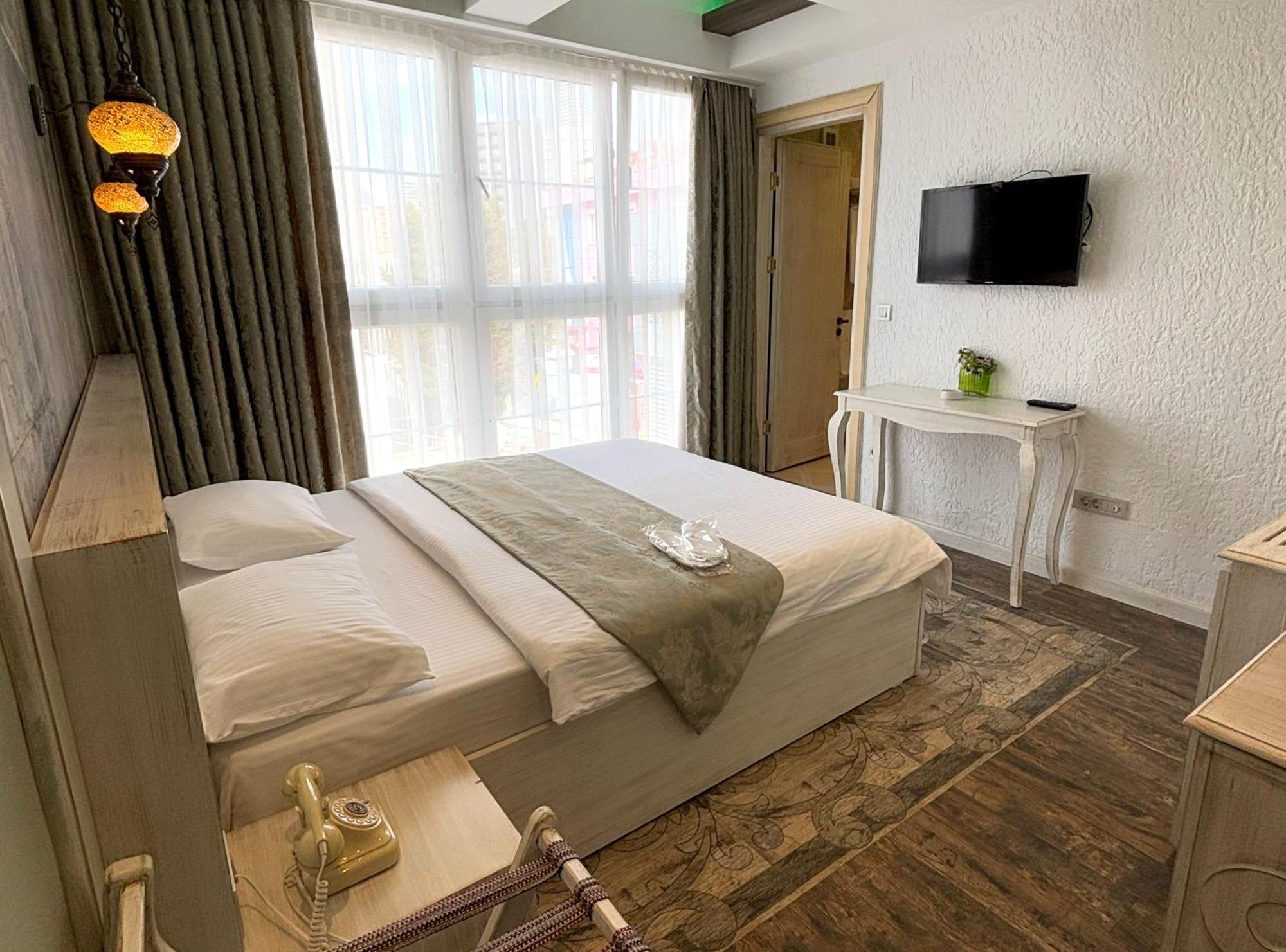 Elegance Hotel