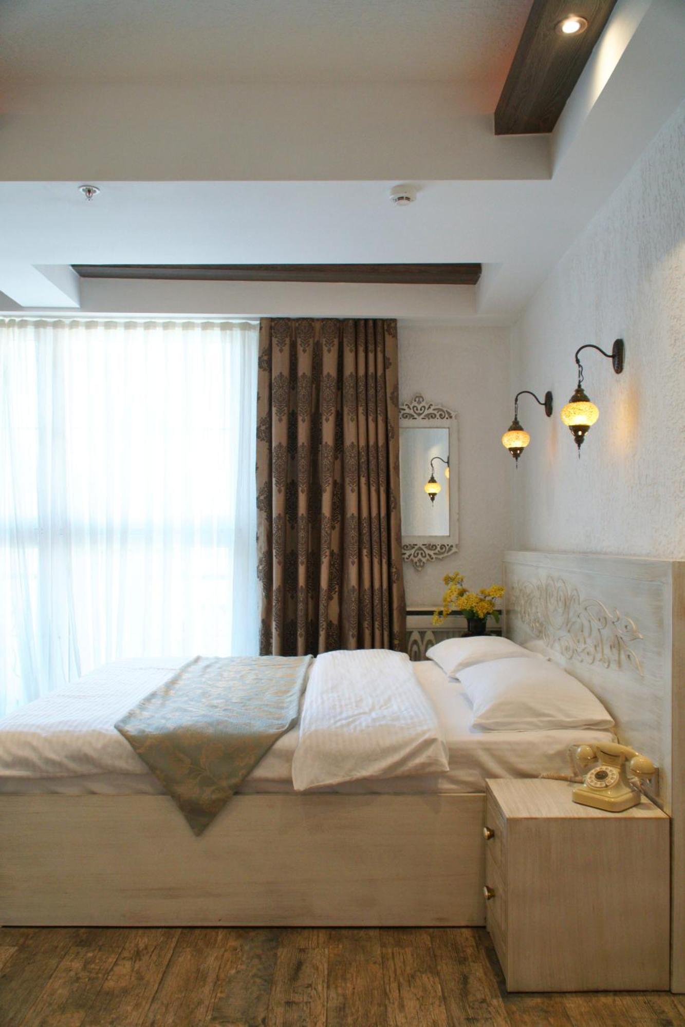Elegance Hotel 4*