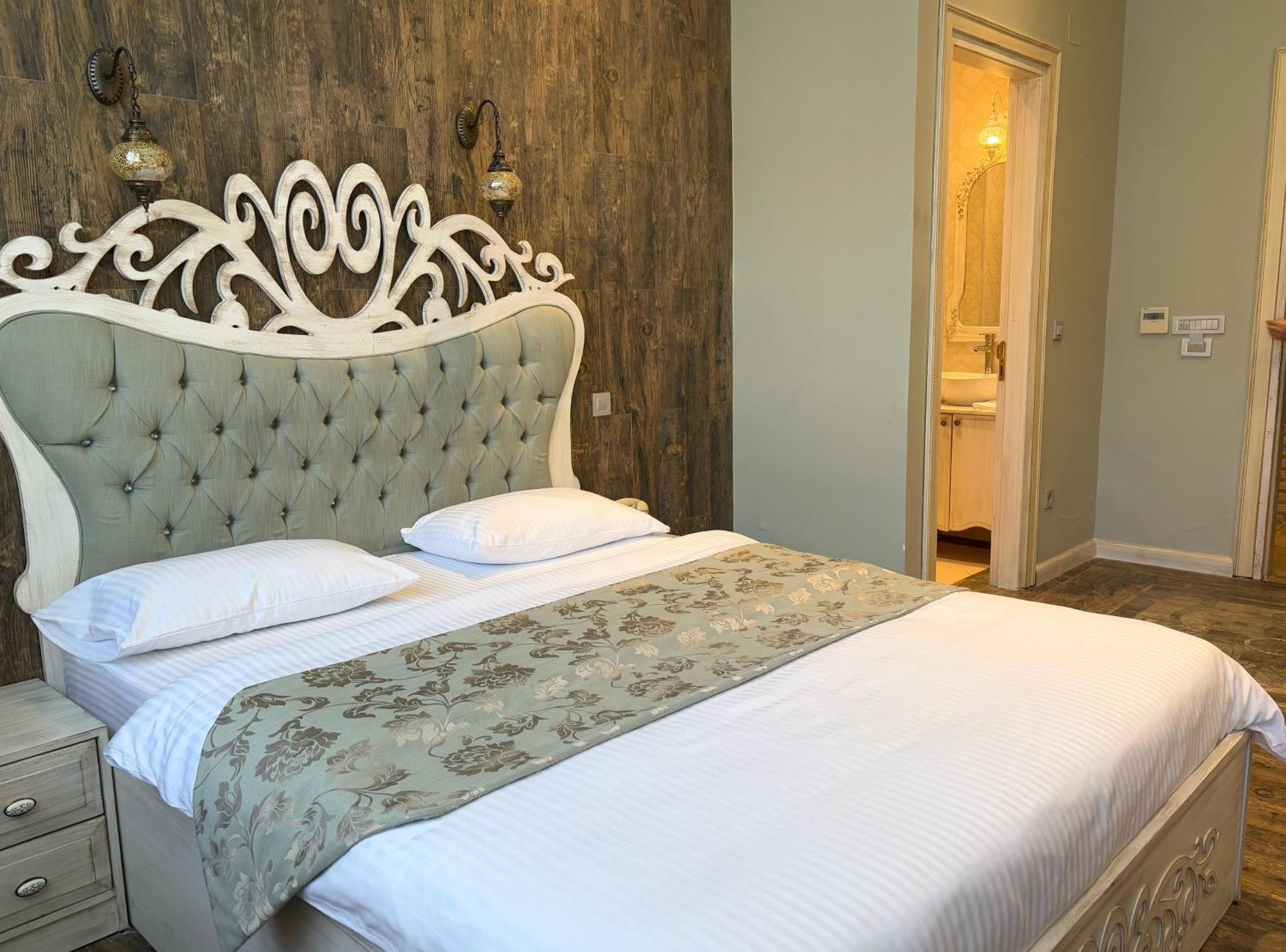 Elegance Hotel