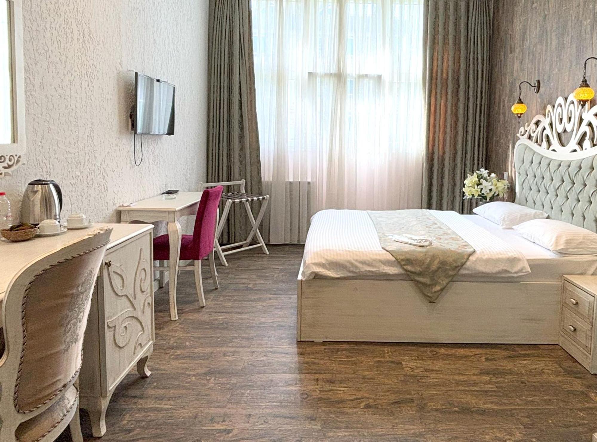 Elegance Hotel 4*