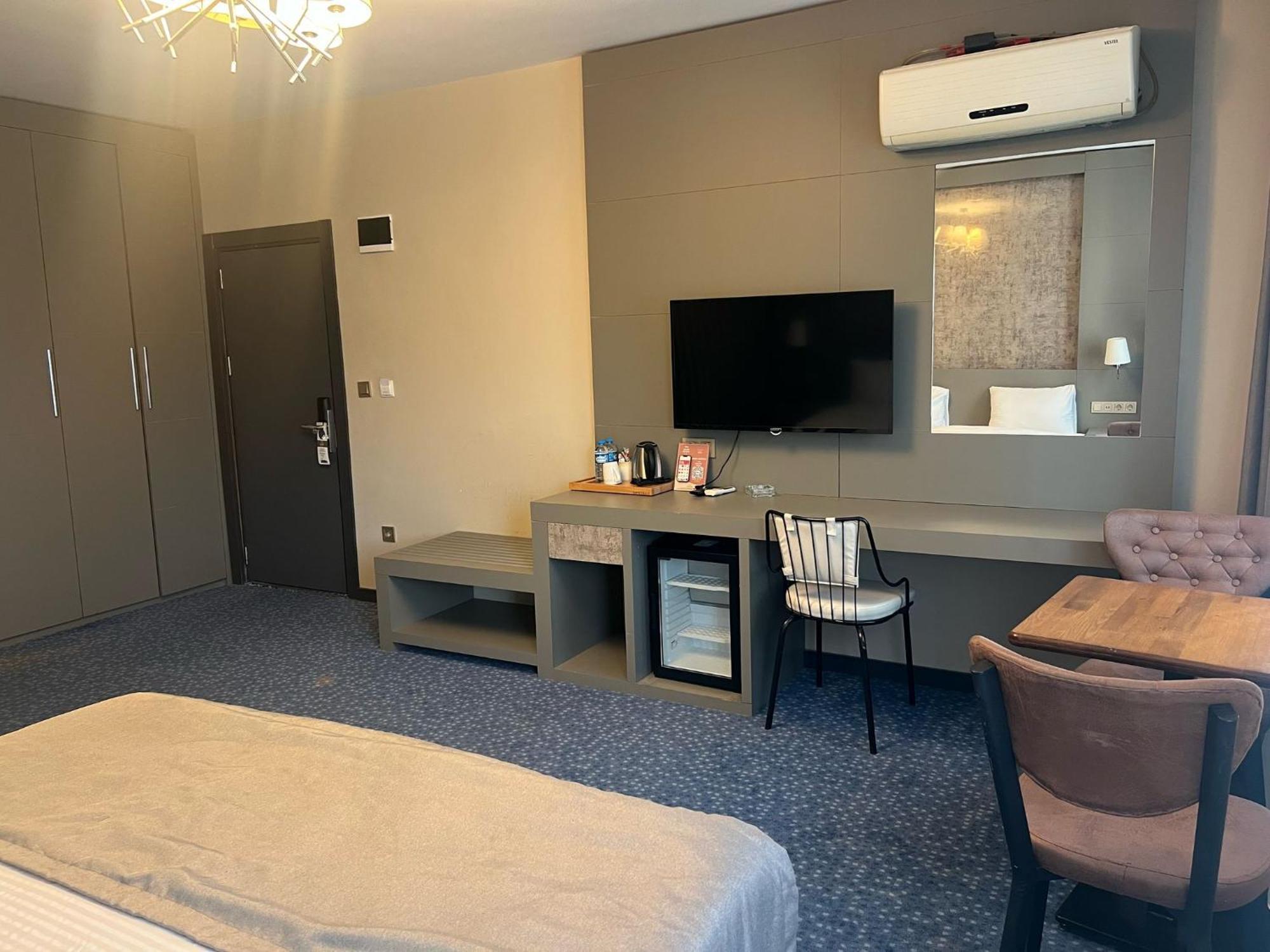 Acar Hotel *