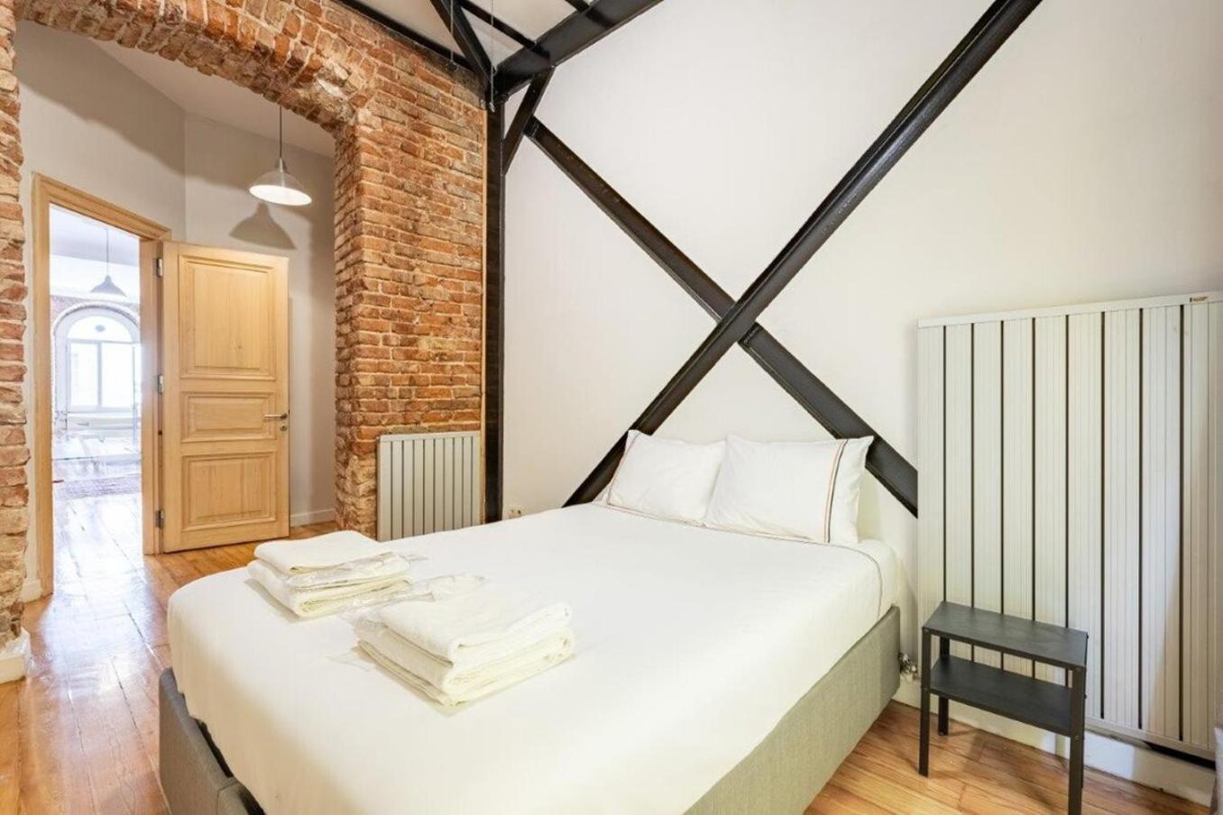 Apartment Warm Rustic Charming 2bd Galata Wpatio Gem! #320 *