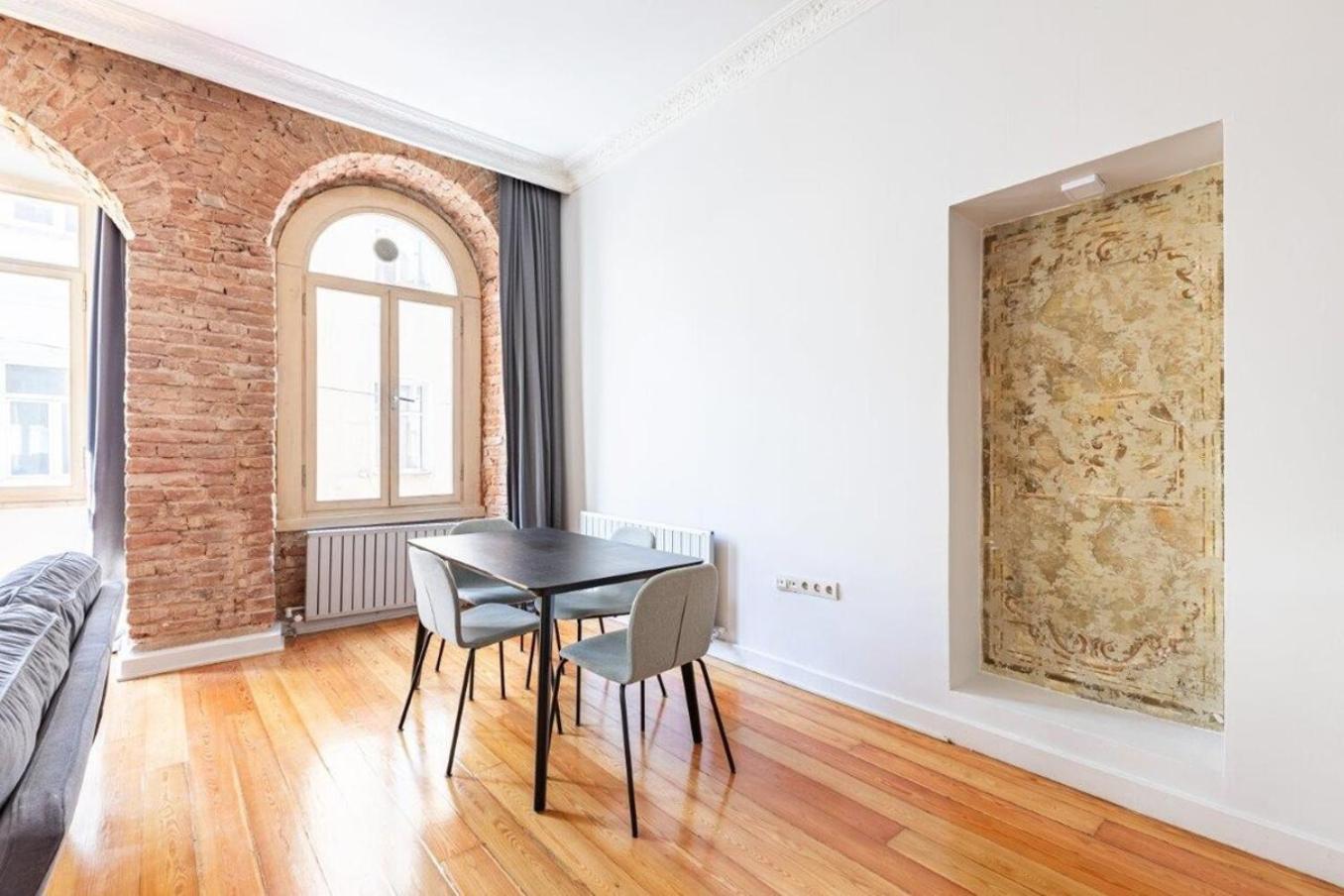 Apartment Warm Rustic Charming 2bd Galata Wpatio Gem! #320