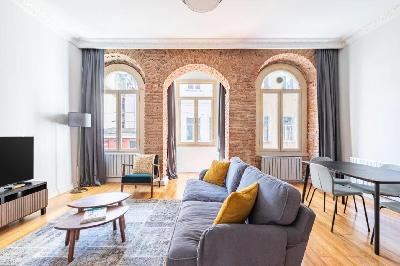 Warm Rustic Charming 2bd Galata Wpatio Gem! #320 Apartment Istanbul