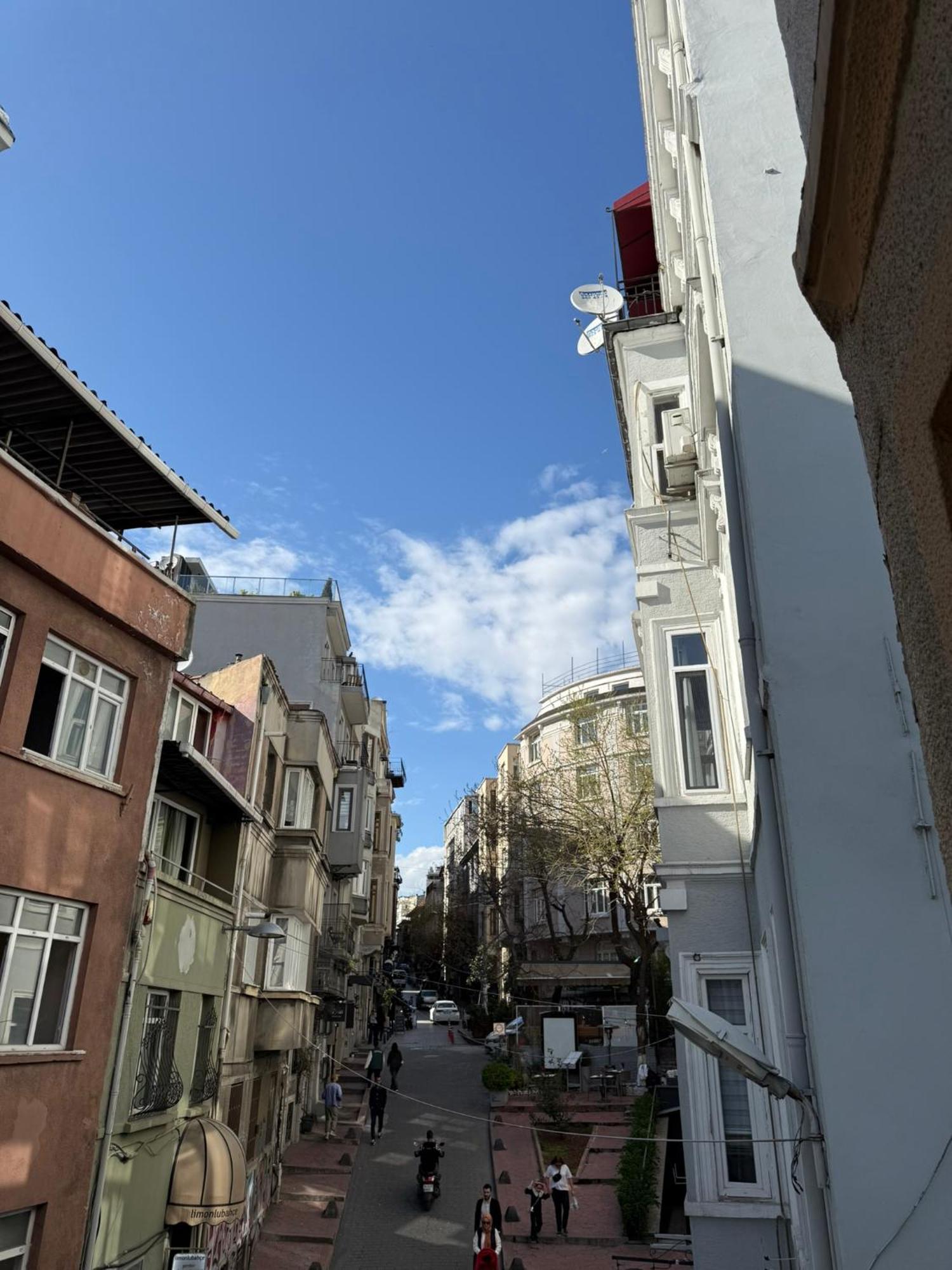 Gunes Hause
