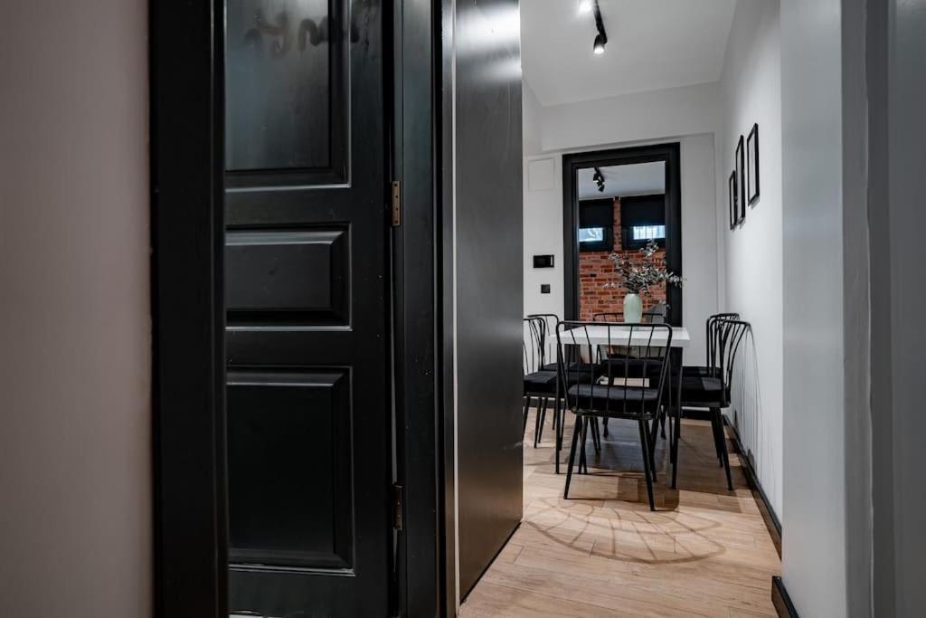 Apartment Spacious And Stylish 3br W Private Garden *
