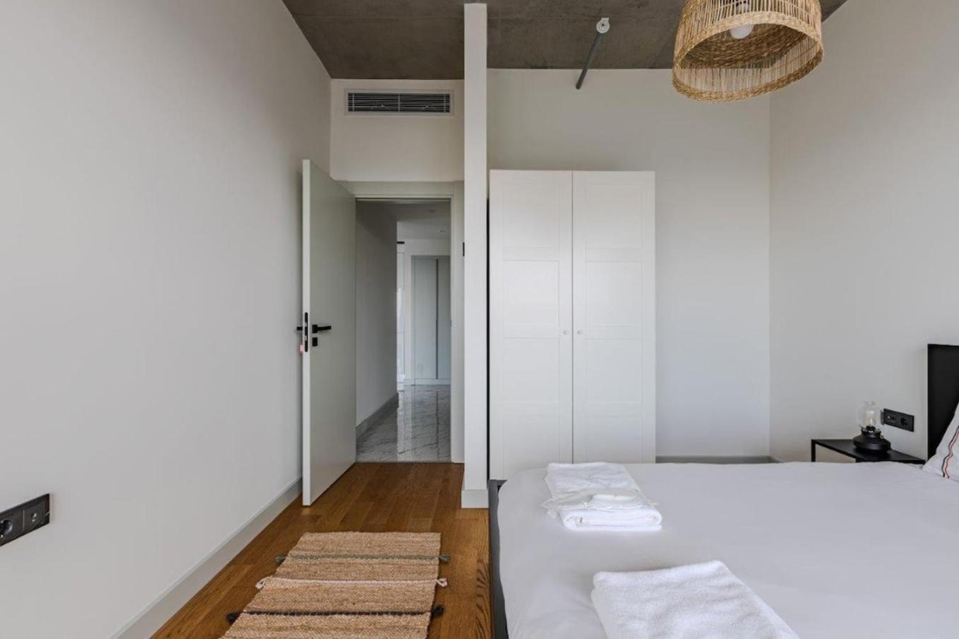 Beautiful Elegant 1bd Private Terrace Gem! #333 *