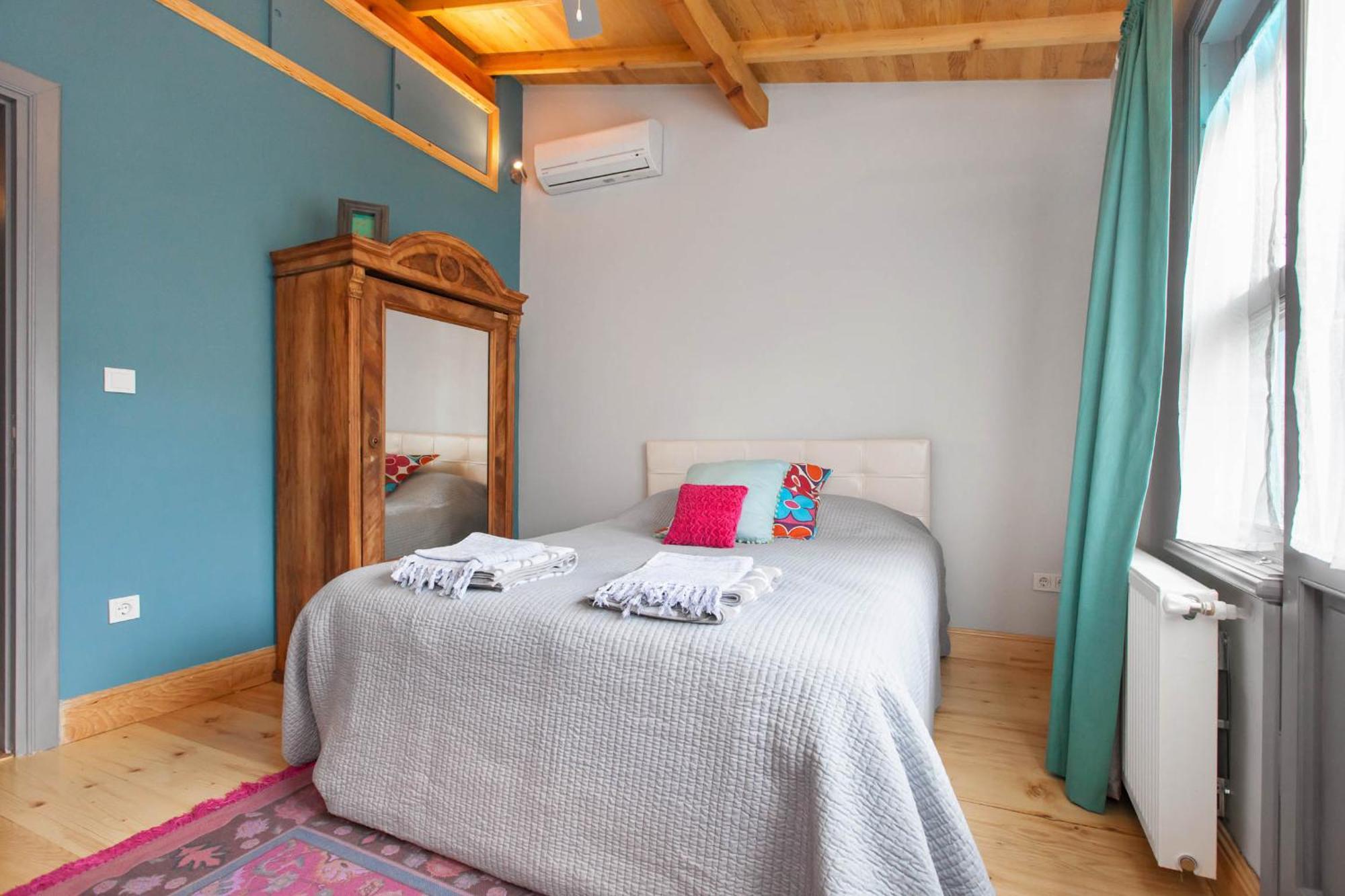 Apartment Turquoise House Featured In Elle Decor Magazine