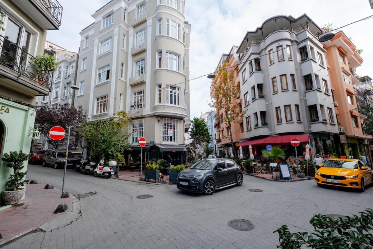 Studio Apartment *
