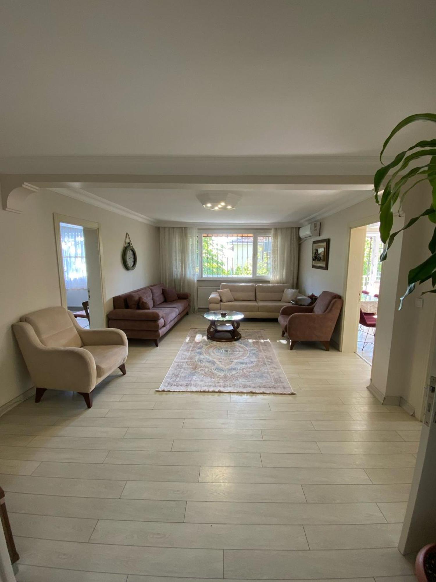 Garden House Apartment *