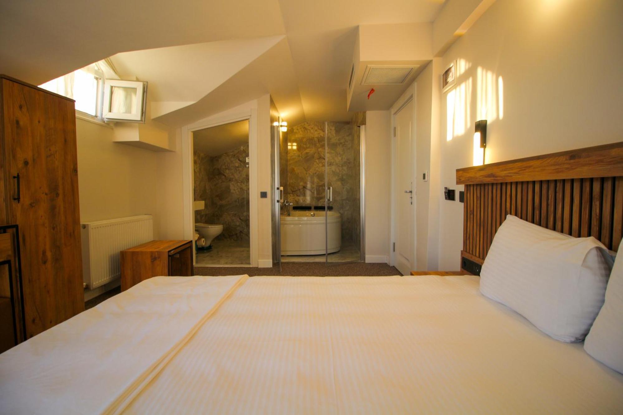Kaya Hotel Saw *