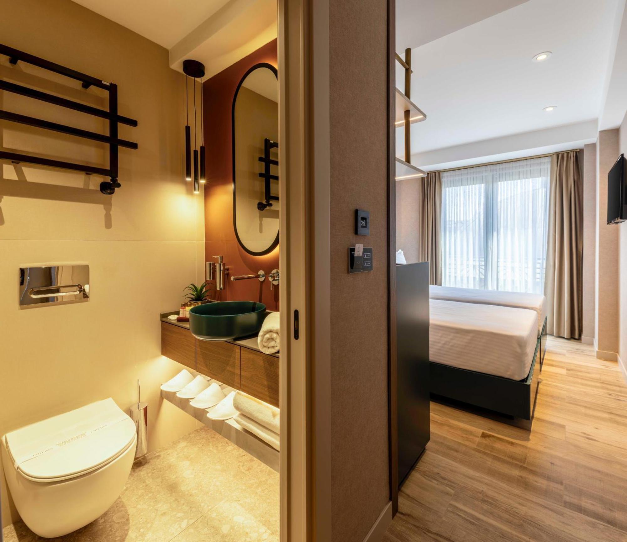 Emilion Hotel *