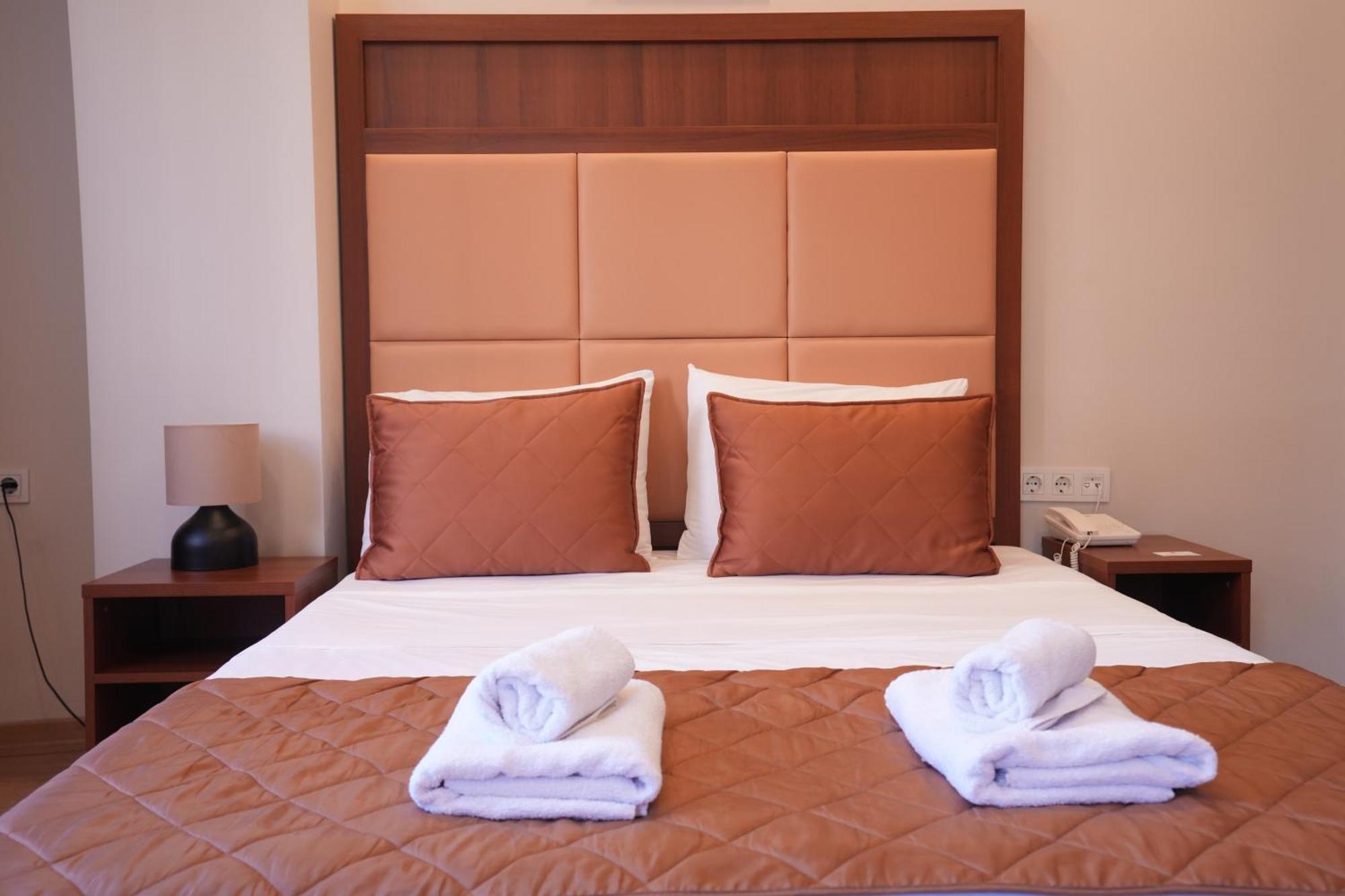 Hotel Keeper