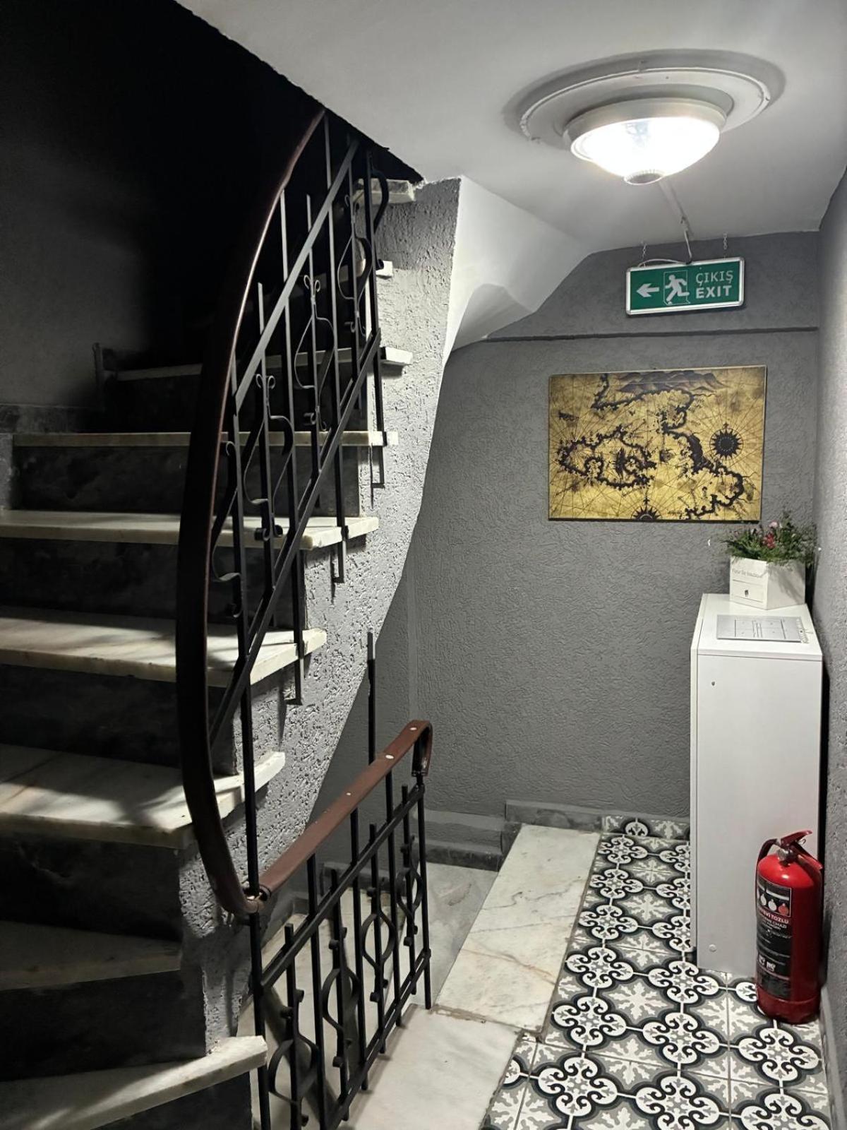 Grey & - Old Apartment Istanbul