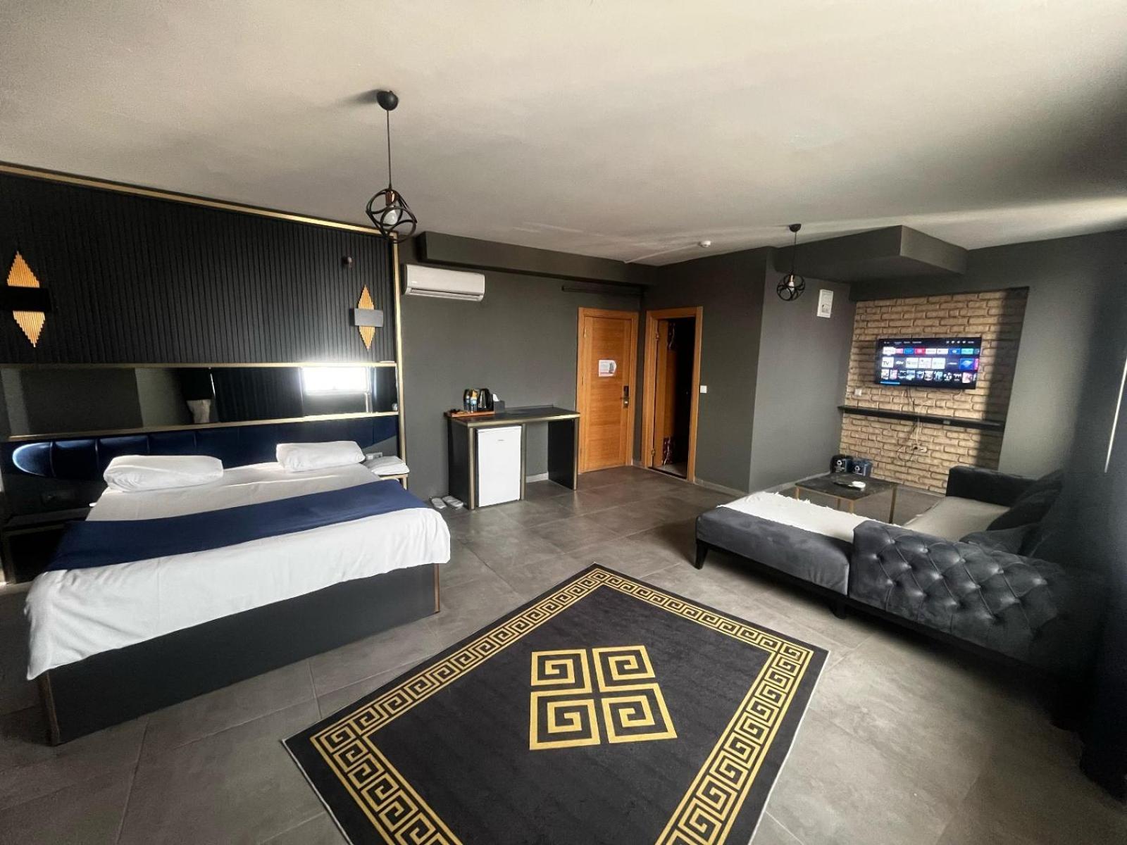 Hotel 216 Hill 2*