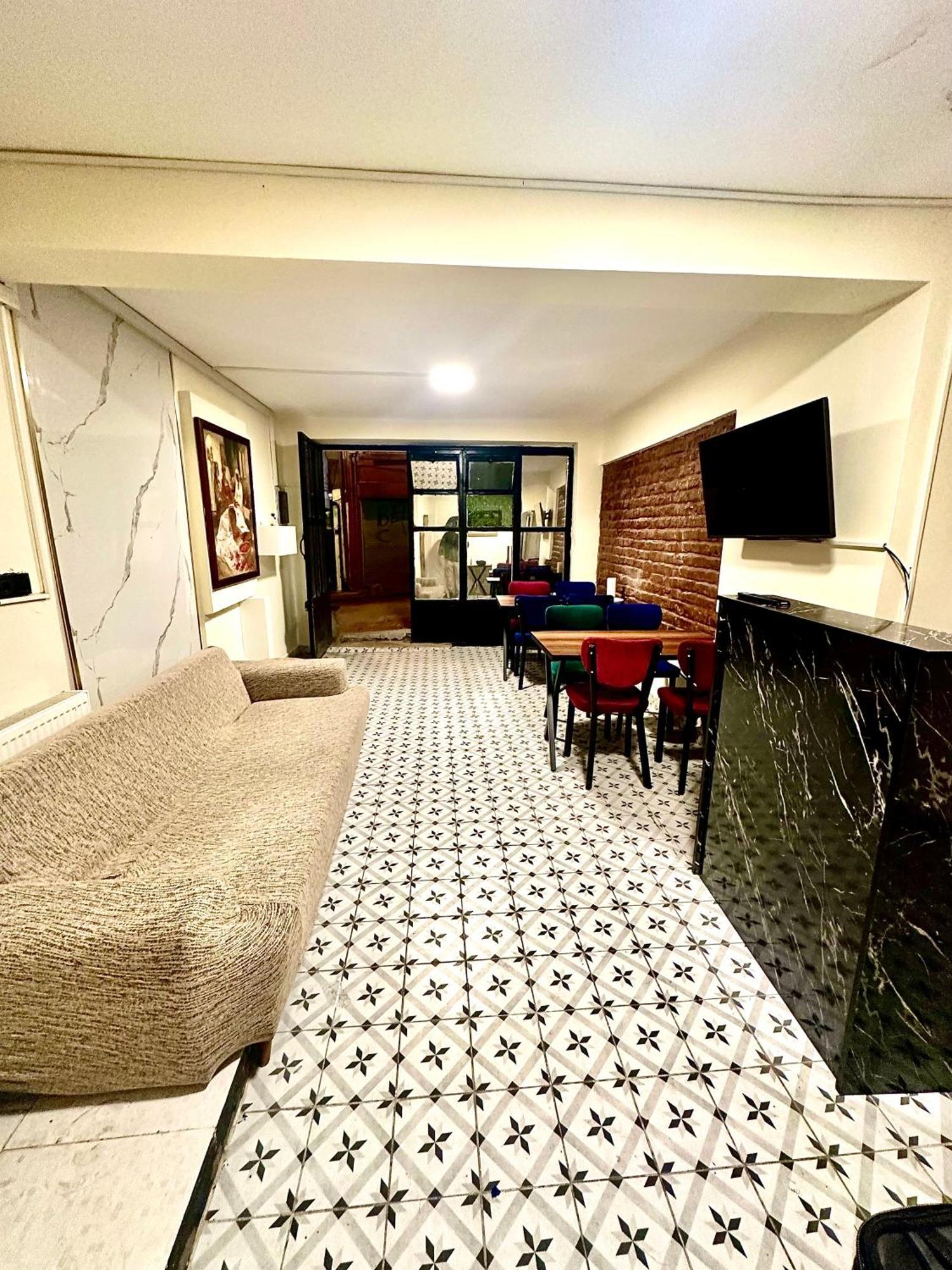 The Pera Vista & 1 Plus One Suite Facilities Hotel