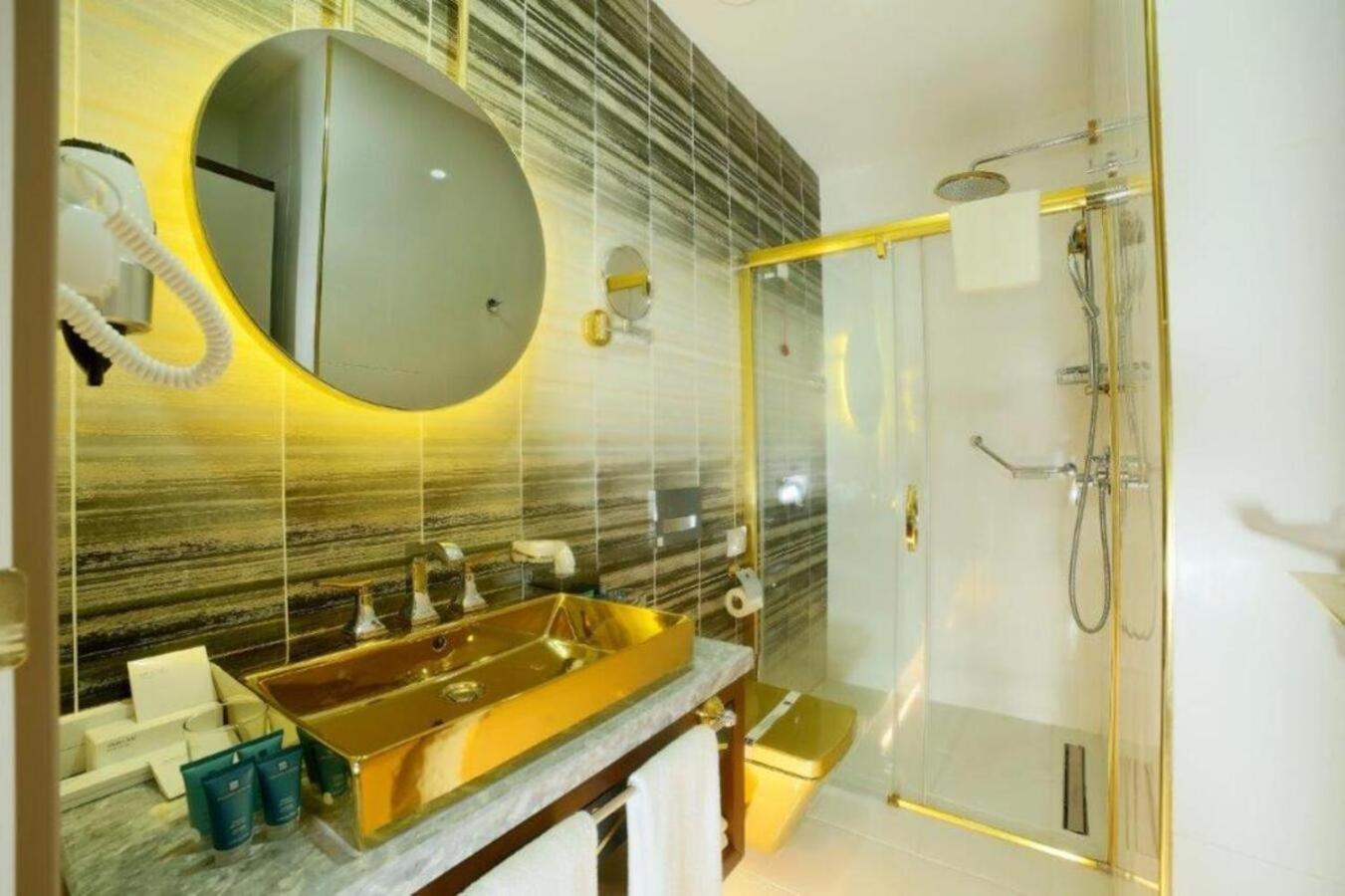 Tryp By Wyndham Topkapi Hotel