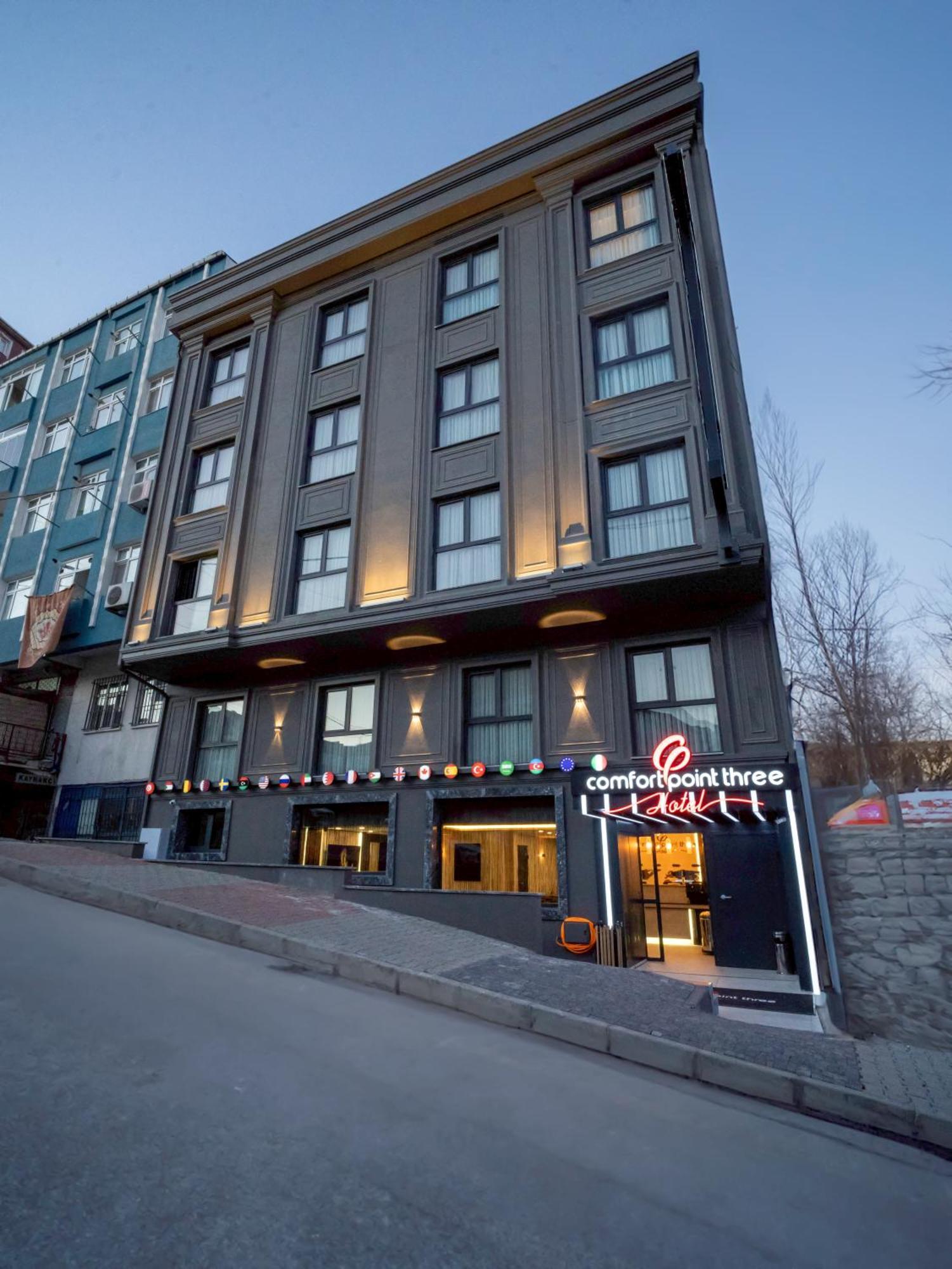 Hotel Comfort Point Three *
