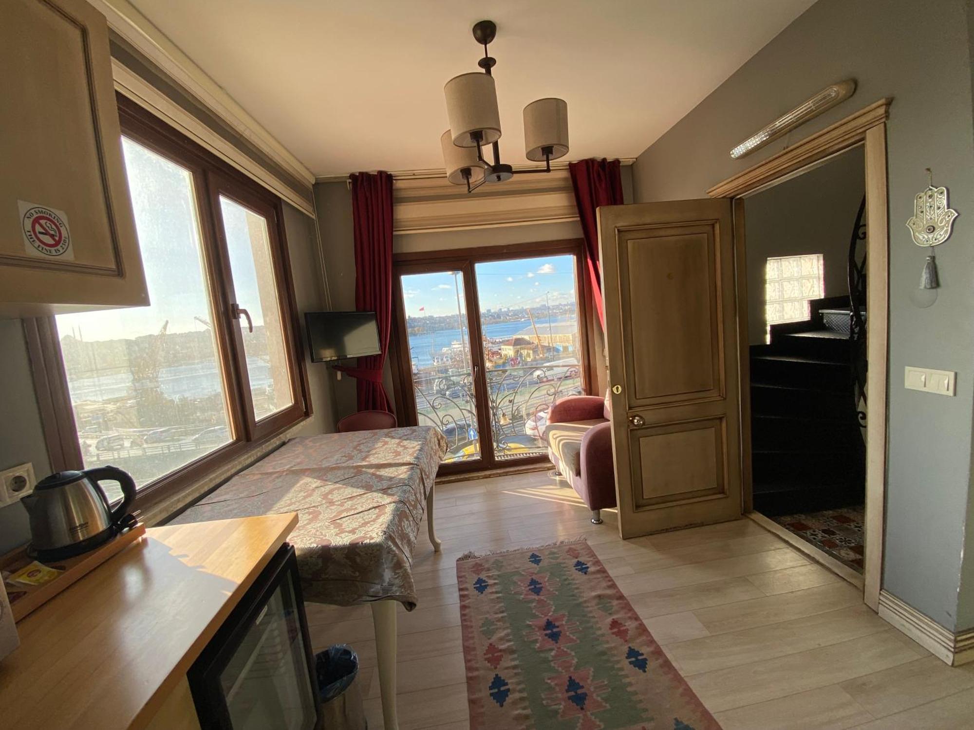 Capsule hotel Galatolia *