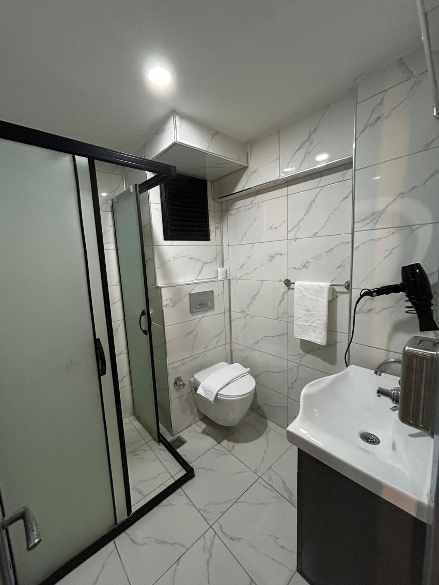 Aparthotel Sara Suit *
