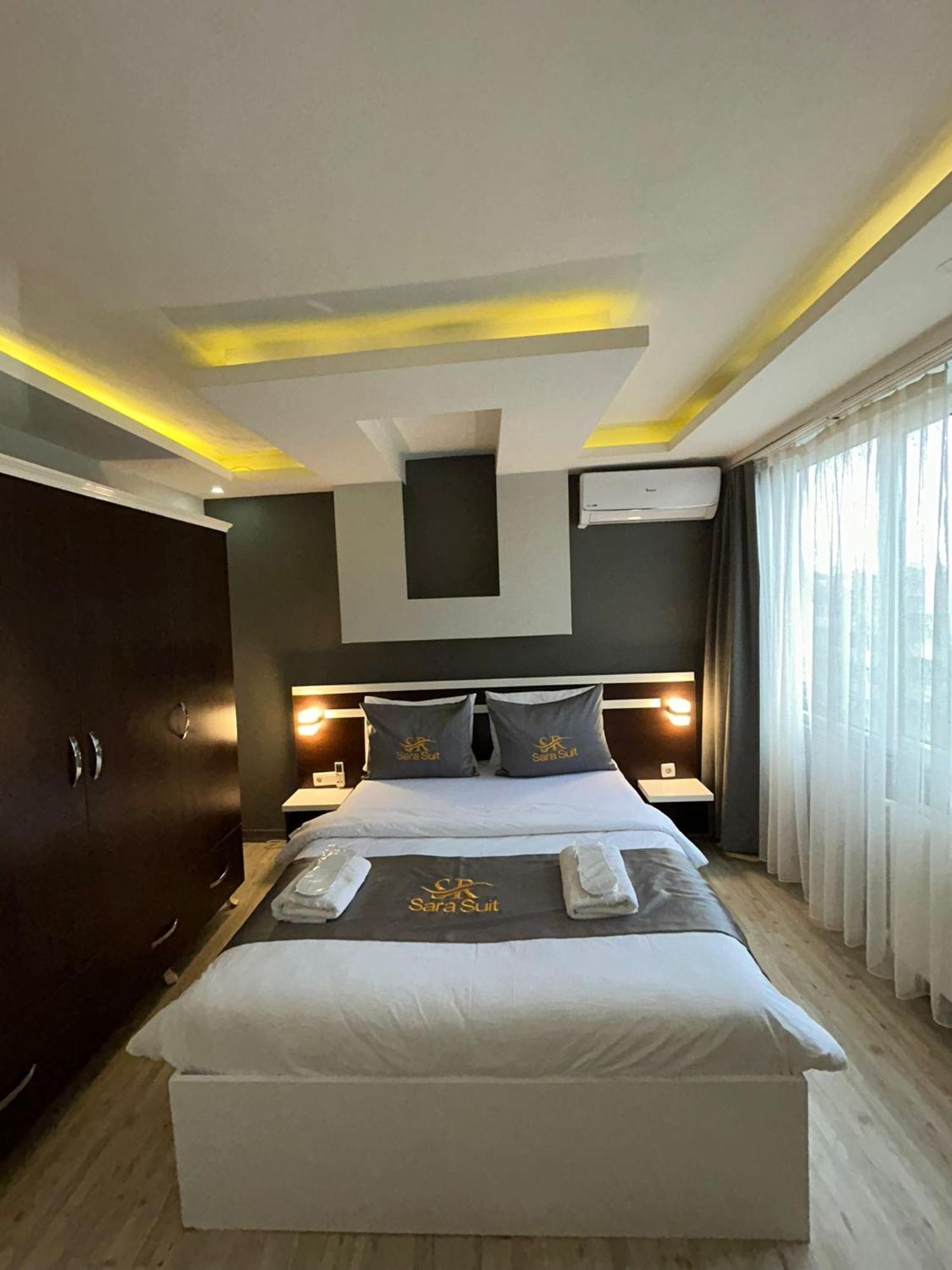 Aparthotel Sara Suit *
