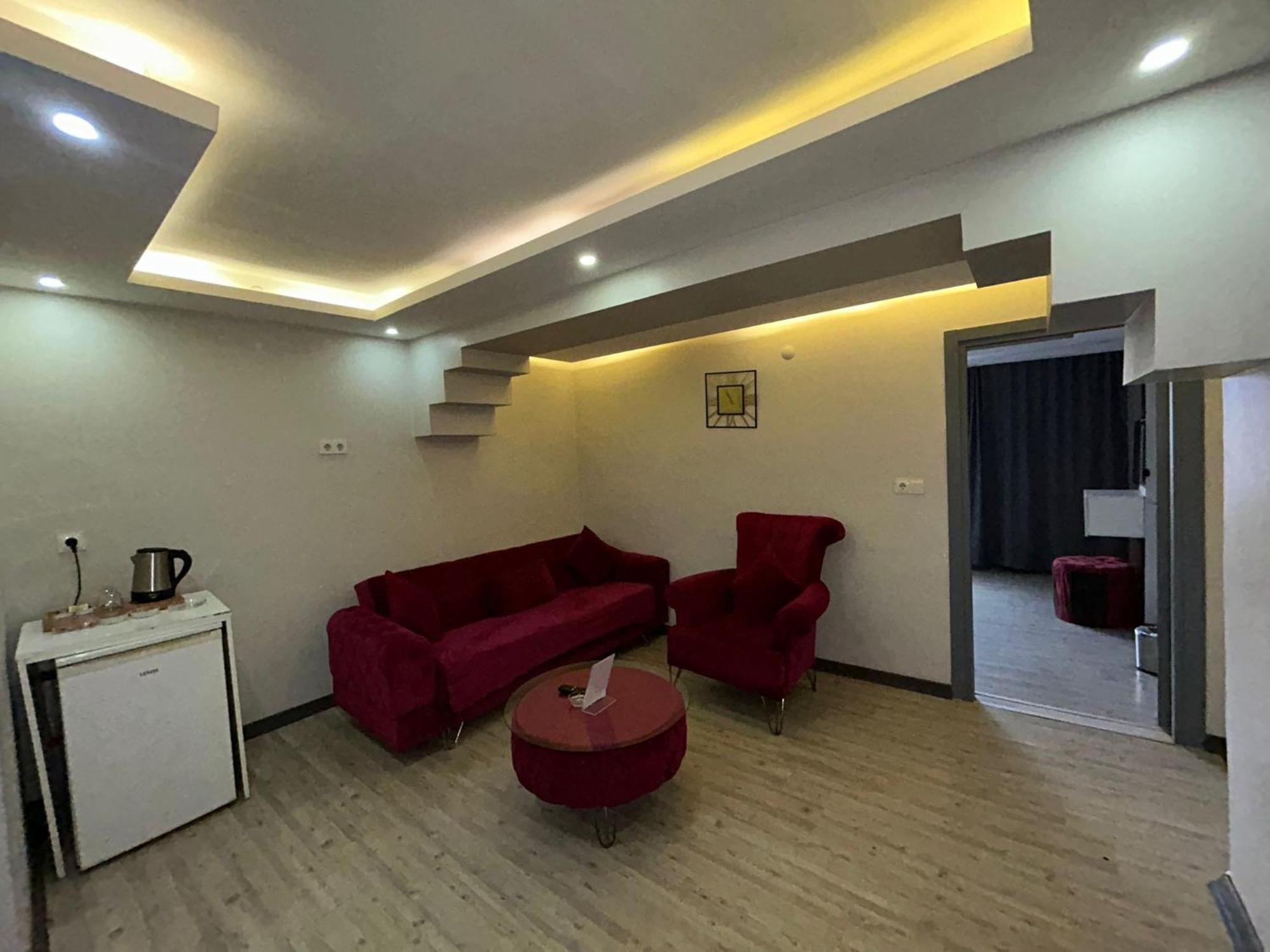 Sara Suit Aparthotel *