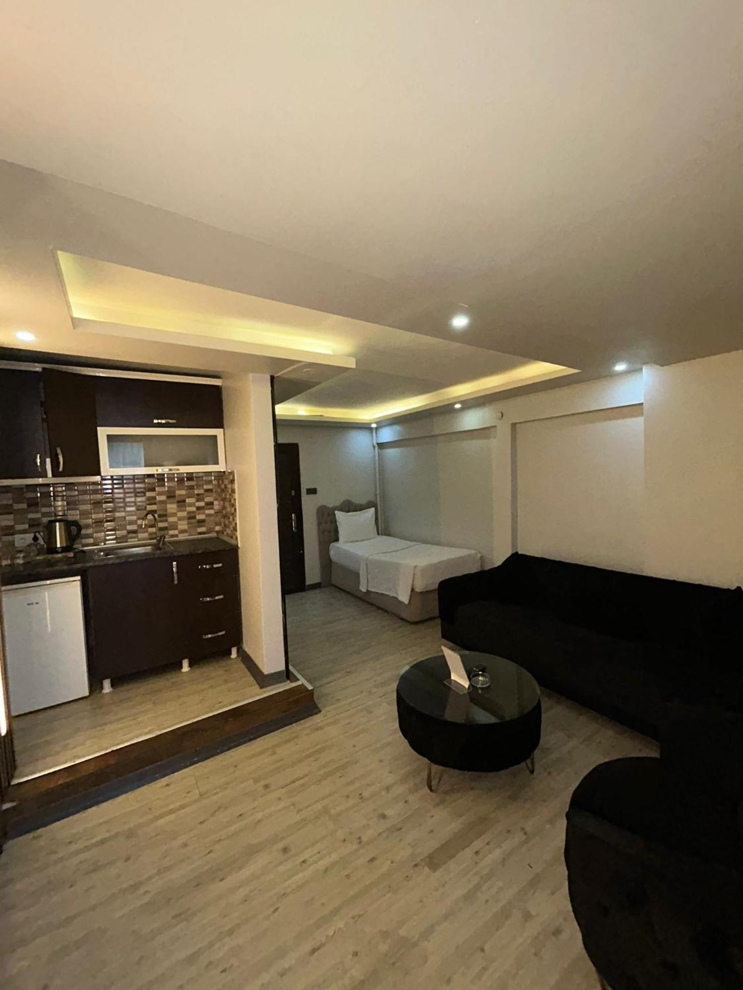 Aparthotel Sara Suit *