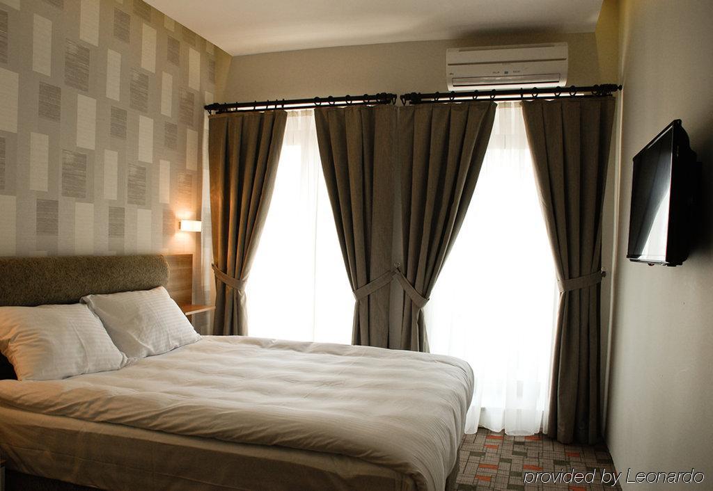 Serene Hotel 2*