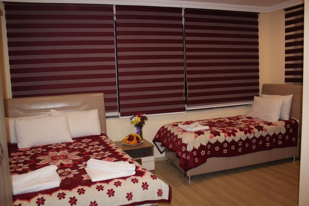 Hotel Goeruer 3*
