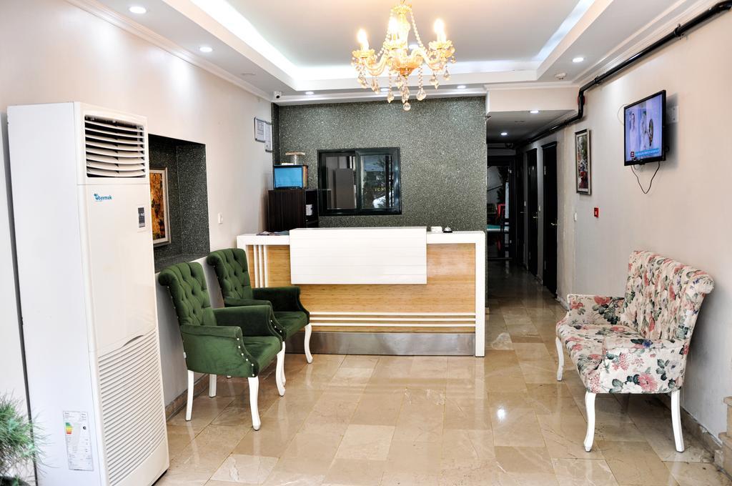 Hotel Monarch