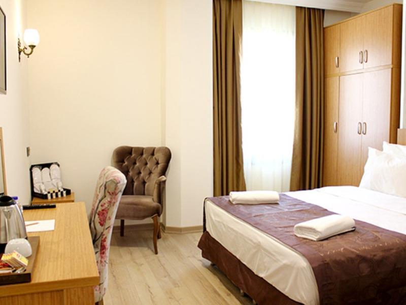 Realist Hotel 3*