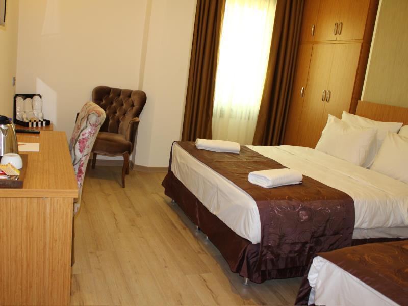 Realist Hotel 3*