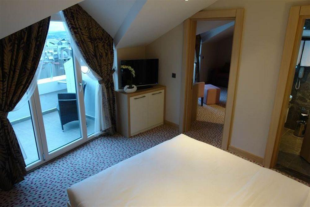 Le Mirage Hotel