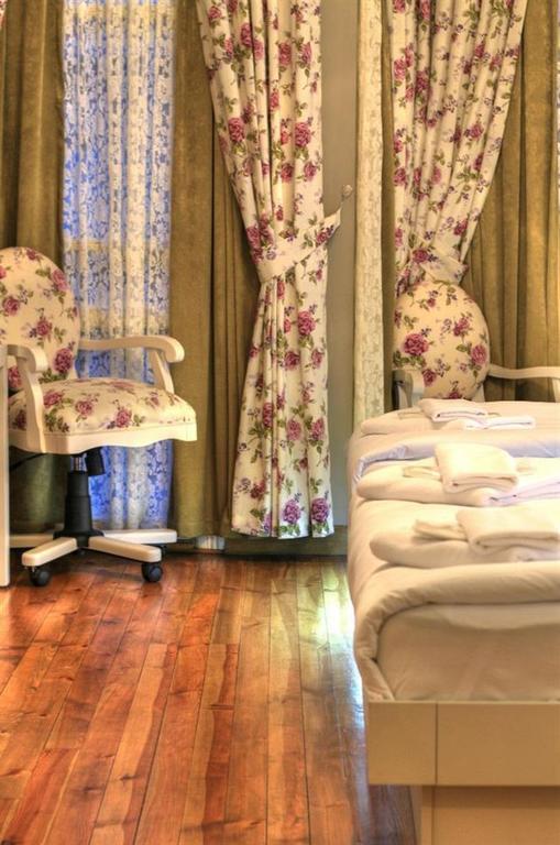 Omer Hayyam Suites Aparthotel