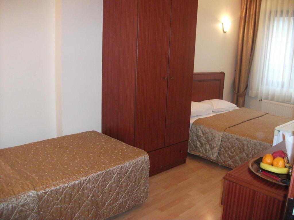 Hotel Emos 3*