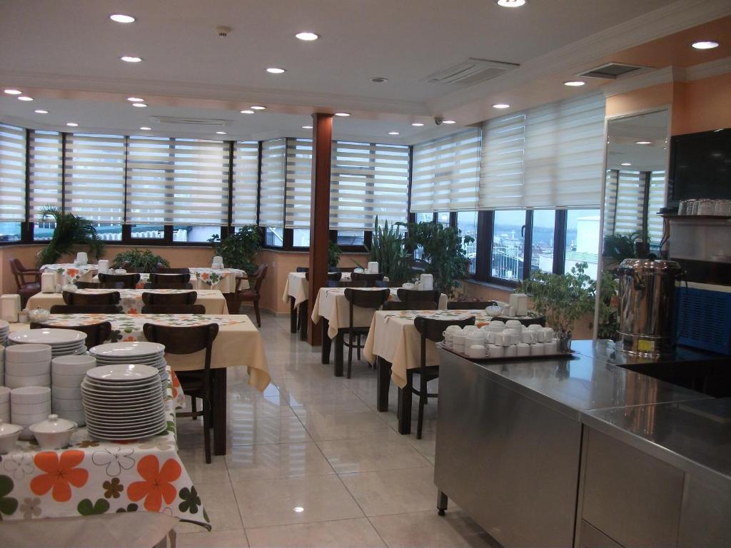 Hotel Emos 3*