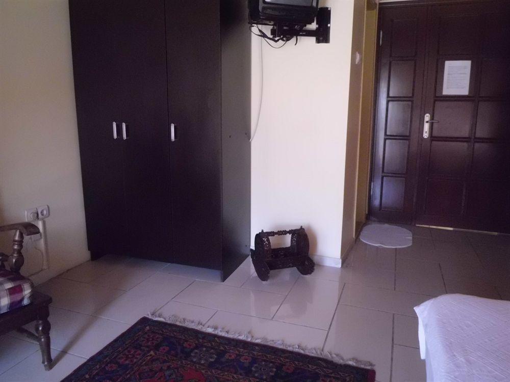 Hotel Berk - Grandma's House