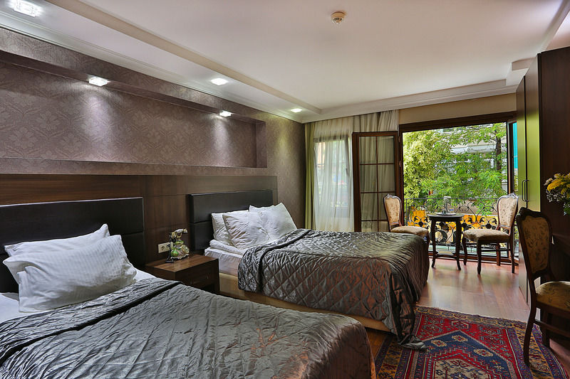 Hotel The 3*